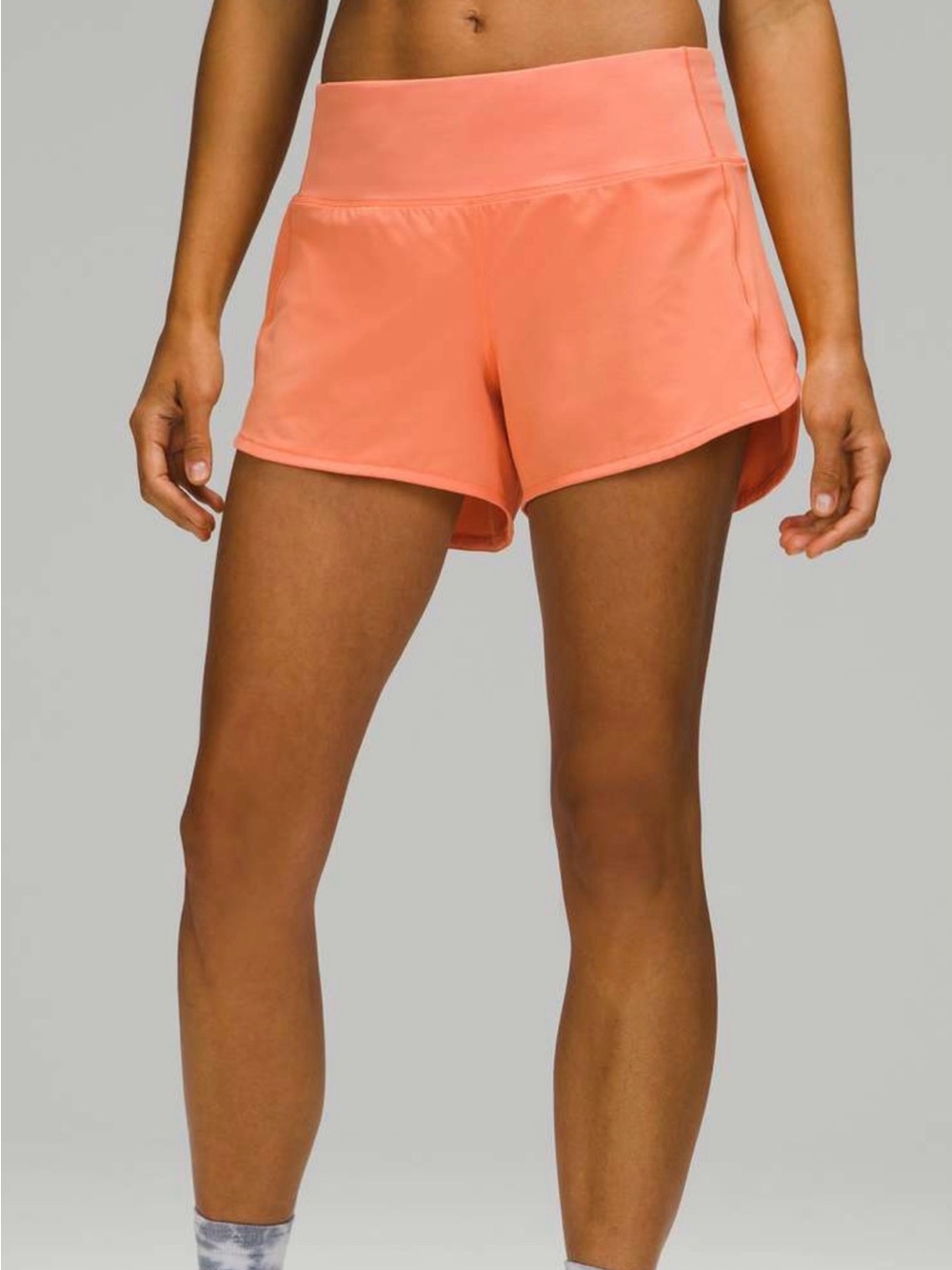 Lululemon Speed Up Mid-Rise Short 4" size 6 Golden Apricot